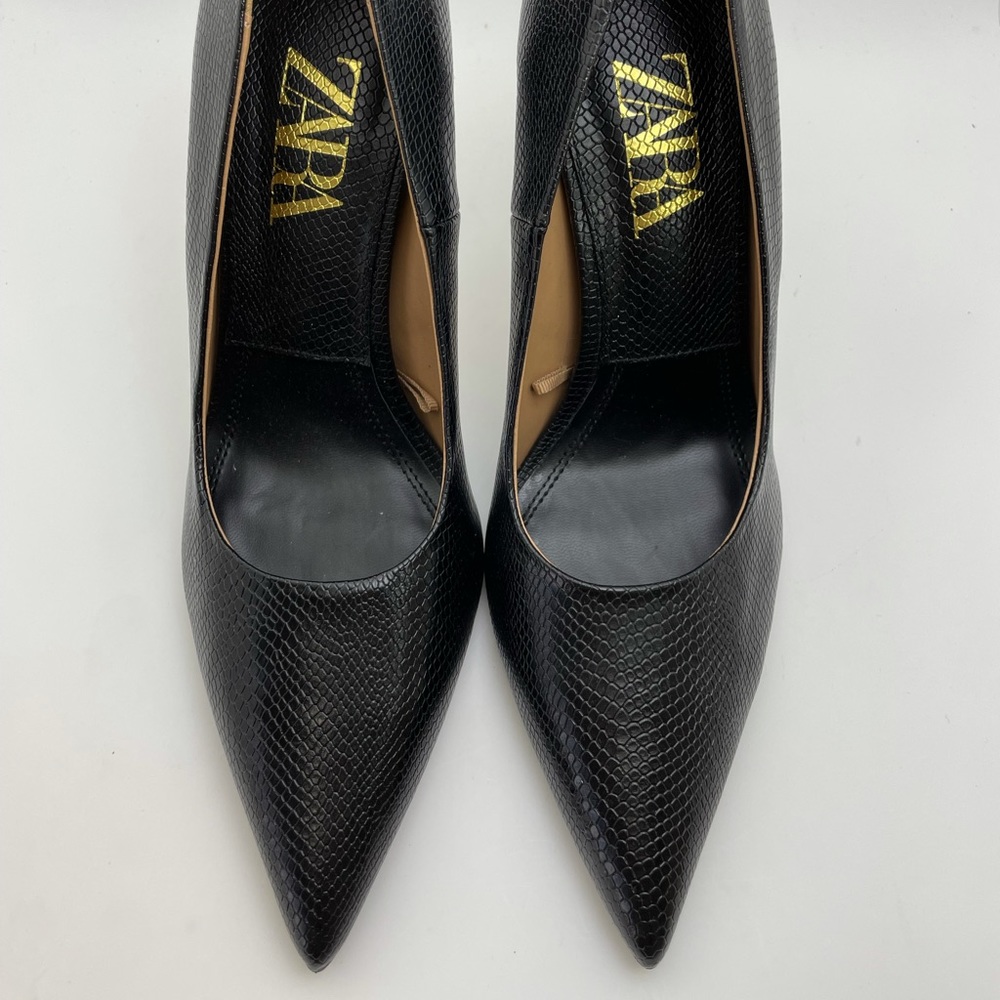 Zara size 40. Snakeskin.